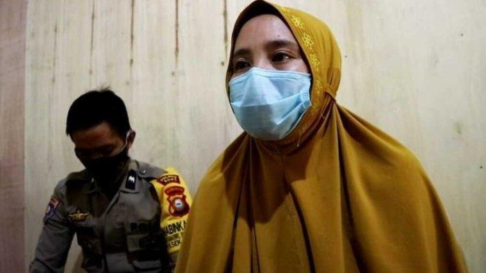 hervina-34-tengah-memberikan-konfirmas.jpg