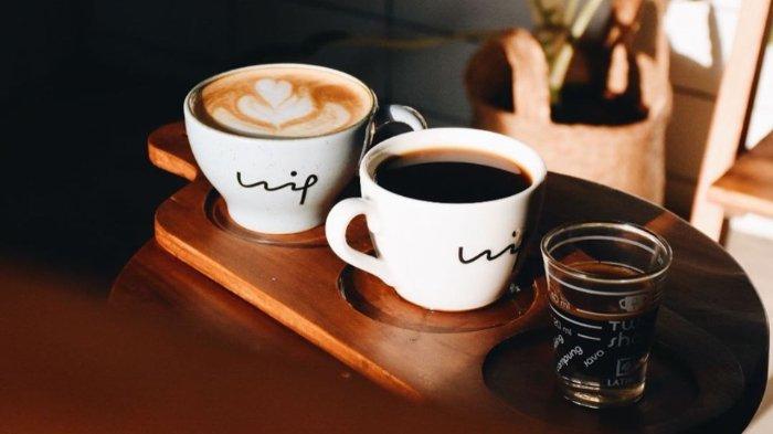 Hippusuta Coffee Shop and Home Decor merupakan sebuah kedai kopi bergaya Jepang yang menerapkan konsep minimalis dan zero waste.