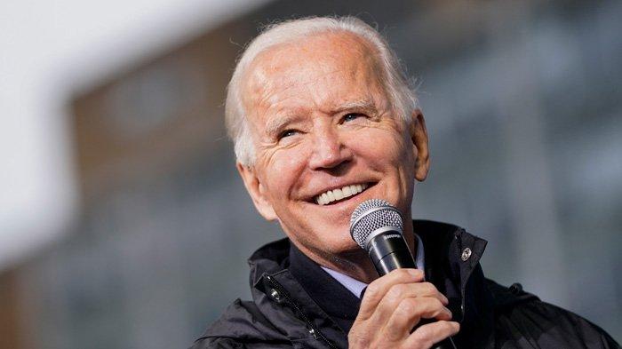 Calon presiden dari Partai Demokrat Joe Biden berbicara pada acara pemungutan suara di Gereja Baptis Sharon pada 1 November 2020 di Philadelphia, Pennsylvania. Biden berkampanye di Philadelphia pada hari Minggu, di negara bagian medan pertempuran utama Pennsylvania yang dimenangkan oleh Presiden Donald Trump pada tahun 2016.