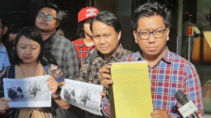 Peneliti ICW Kurnia Ramadhana usai melaporkan Menteri Hukum dan HAM Yasonna Laoly ke KPK, Kamis (23/1/2020).(KOMPAS.com/ARDITO RAMADHAN D)