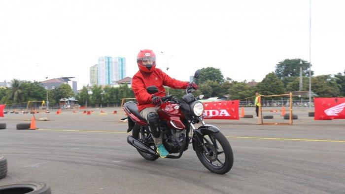 Ilustrasi safety riding