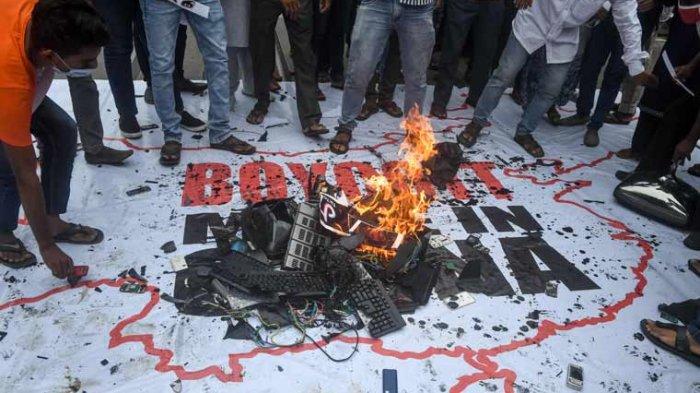 india-protesters-against-chinas-goods.jpg
