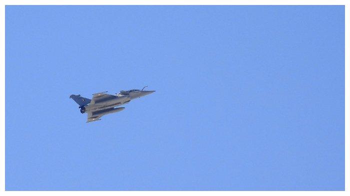 jet-tempur-rafale-milik-angkatan-udara-india-terbang.jpg