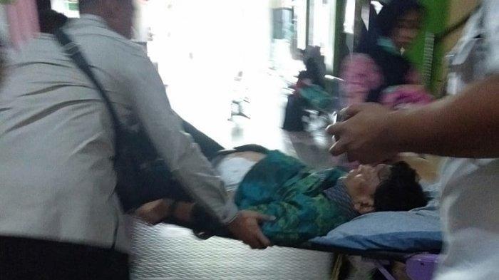 Kondisi Wiranto saat dibawa ke RSUD Berkah Pandeglang (Istimewa)