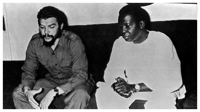 Kwame Nkrumah (kanan) bersama Che Guevara