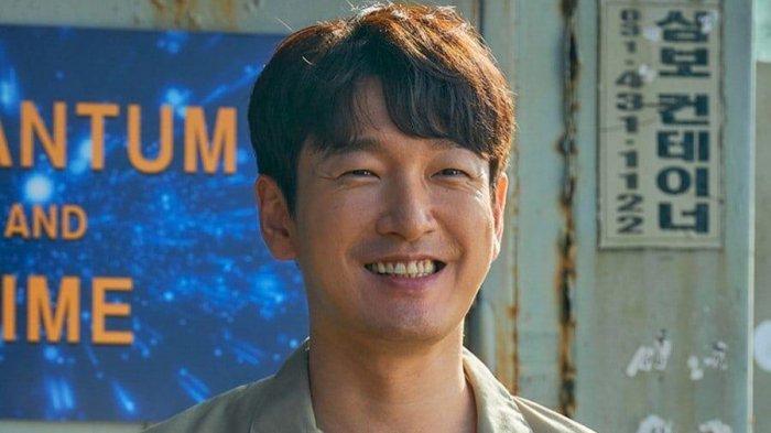 lihat-penampilan-perdana-cho-seung-woo-menjadi-insinyur-jenius-untuk-drakor-sisyphus-the-myth.jpg