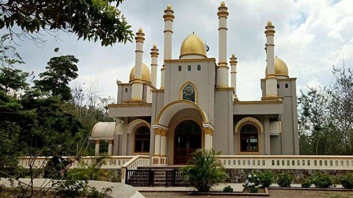 masjid-megah-di-tengah-hutan-kopi-gowa.jpg