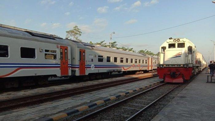Moda transportasi publik kereta api
