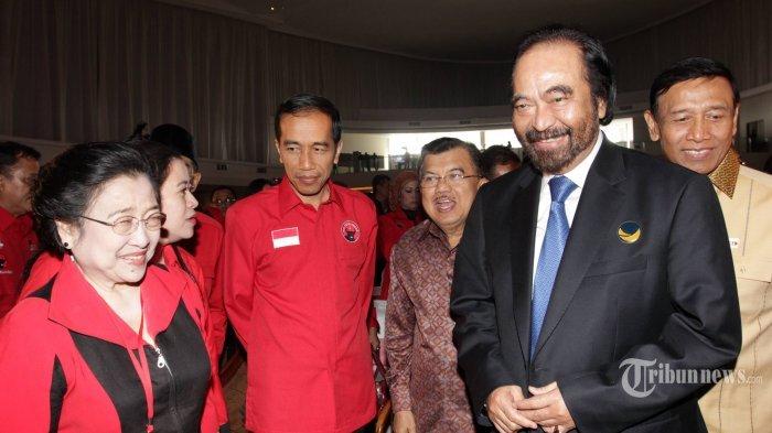 Dari kiri, Ketua Umum DPP Partai Demokrasi Indonesia Perjuangan (PDIP), Megawati Soekarnoputri, Ketua Badan Pemenangan Pemilu PDIP, Puan Maharani, Presiden terpilih, Joko Widodo, Wakil Presiden terpilih, Jusuf Kalla, Ketua Umum DPP Partai NasDem, Surya Paloh, dan Ketua Umum DPP Partai Hanura, Wiranto berbincang usai pembukaan Rapat Kerja Nasional (Rakernas) PDIP di Marina Convention Center (MCC), Kota Semarang, Jawa Tengah, Jumat (19/9/2014). Pada Rakernas Keempat PDIP ini mengusung tema Berjuang untuk Kesejahteraan Rakyat. (Tribun Jateng/Wahyu Sulistiyawan)