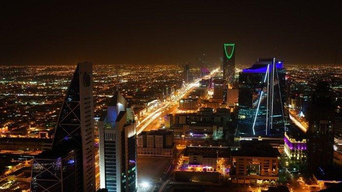 Pemandangan malam Kota Riyadh, Arab Saudi.
