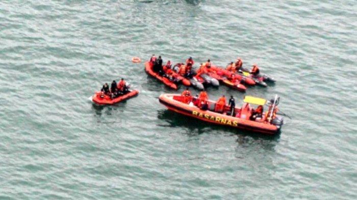 Seuasana ditunjukannya Flight Data Recorder (FDR) pesawat Sriwijaya Air PK-CLC dengan nomor penerbangan SJ-18 yang jatuh di perairan Kepulauan Seribu, di Dermaga JICT, Tanjung Priok, Jakarta, Selasa (12/1/2021). FDR Sriwijaya Air SJ 182 yang ditemukan oleh penyelam TNI AL di perairan Kepulauan Seribu selanjutnya akan dibawa KNKT untuk dilakukan pemeriksaan. TRIBUNNEWS/IRWAN RISMAWAN