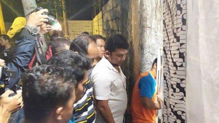 Penggeledahan istana Keraton Agung Sejagat oleh pihak Polres Purworejo, Selasa (14/1/2020) malam