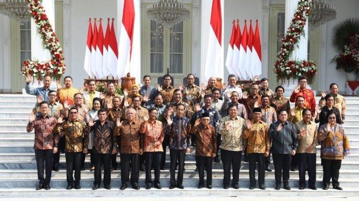 Presiden Joko Widodo didampingi Wakil Presiden Ma'ruf Amin mengenalkan Kabinet Indonesia Maju di Halaman Istana Merdeka, Jakarta, Rabu (23/10/2019).