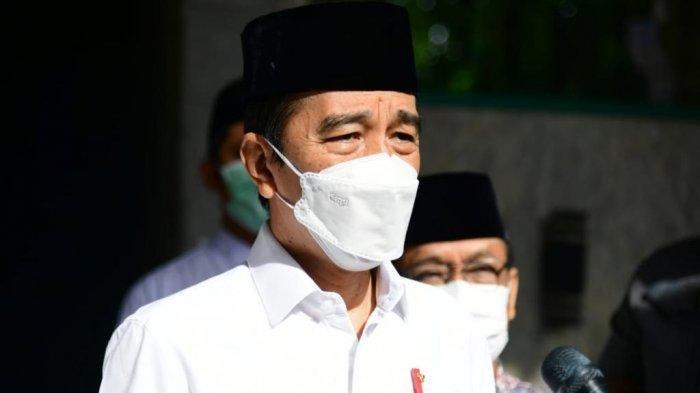 ILUSTRASI Jokowi teken UU investasi miras --- FOTO: Presiden Joko Widodo (Jokowi) datang melayat ke mendiang Artidjo Alkostar di Masjid Ulil Albab, Kampus Terpadu Universitas Islam Indonesia (UII), Yogyakarta, pada Senin (1/3/2021) pagi.