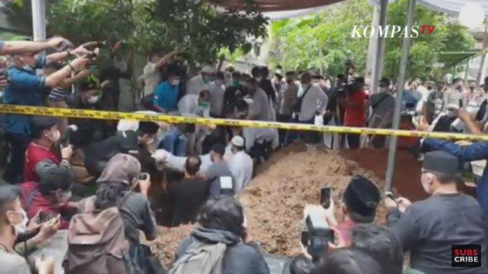Proses pemakaman Syekh Ali Jaber di Pondok Pesantren Darul Quran