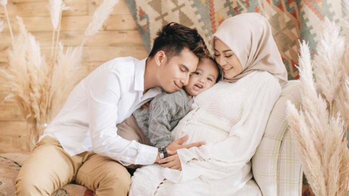 Rachel Vennya dan keluarga.