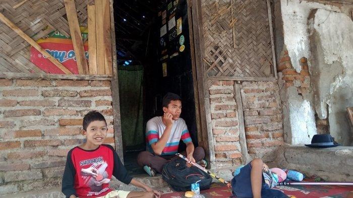 refi-14-tahun-paling-kiri-dan-pian-7-tahun-paling-kanan.jpg