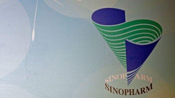 Logo perusahaan Sinopharm Group Co Ltd ditampilkan pada konferensi pers tentang hasil tahunan perusahaan di Hong Kong, Cina 29 Maret 2016.