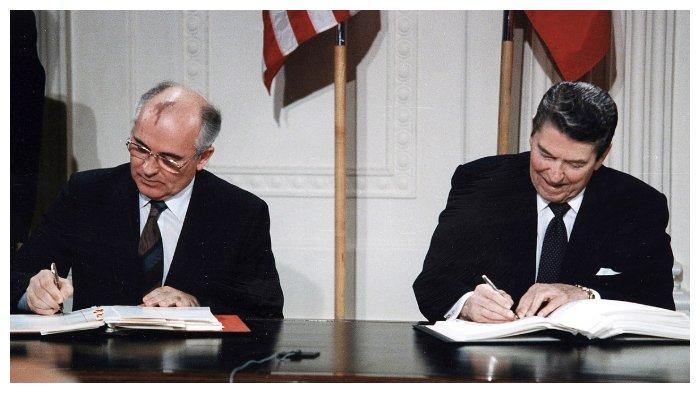 ronald-reagan-dan-michael-gorbachev.jpg