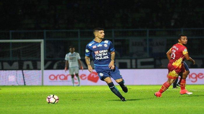 Arthur Cunha bermain untuk Arema