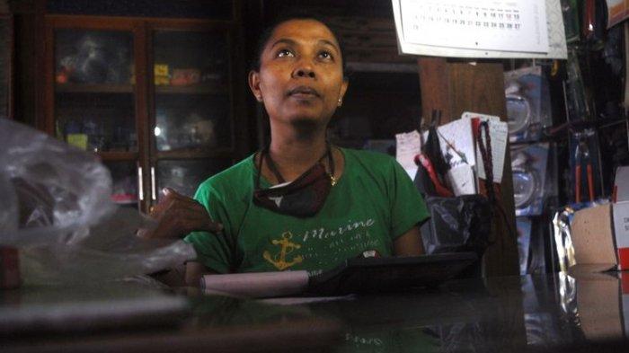 Kusmiyati (47) saat ditemui di rumahnya di Desa Panunggalan, Kecamatan Pulokulon, Kabupaten Grobogan, Jawa Tengah, Kamis (25/2/2021) sore.