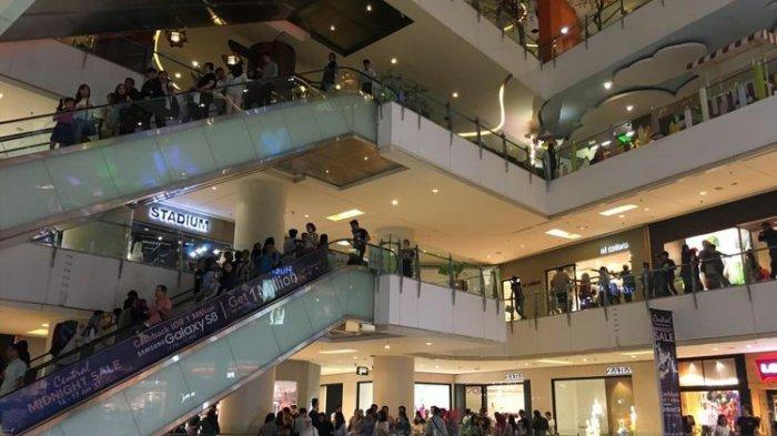 suasana-midnight-sale-di-mal-grand-indonesia.jpg