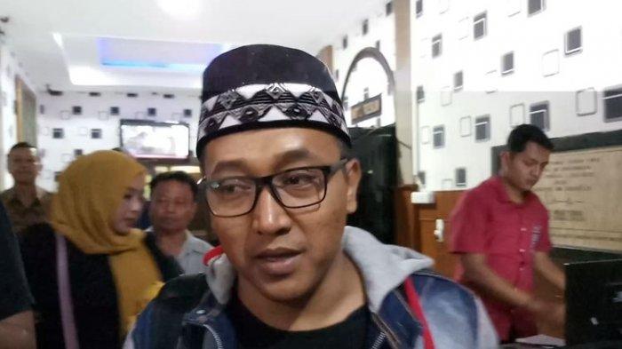 Suami dari mendiang Lina Jubaedah, Tedy Pardiyana di Polrestabes Bandung, Jawa Barat, Jumat (31/1/2020)(KOMPAS.com/BAHARUDIN AL FARISI)