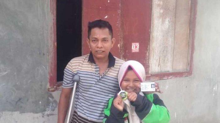 viral-anak-3-sd-bantu-ayahnya-jadi-ojol.jpg