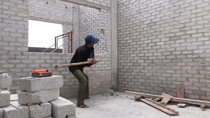 viral-tukang-bangunan-hancurkan-rumah.jpg