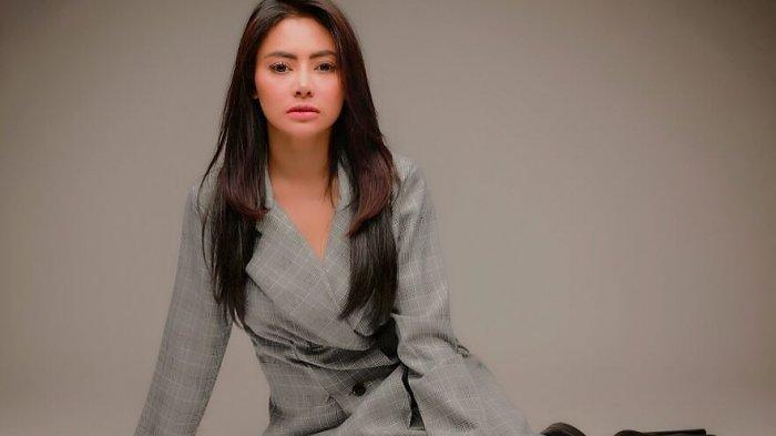Vitalia Sesha merupakan penyanyi sekaligus model majalah dewasa asal Indonesia. Ia pertanh terjerat kasus narkoba dan kasus impor dading sapi illegal.