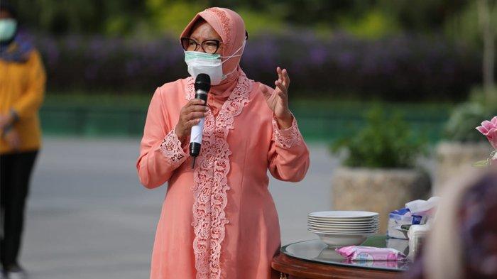 Wali Kota Surabaya Tri Rismaharani pamitan pada warga Surabaya tepat pada perayaan di Hari Jadi Kota Surabaya (HJKS) ke-727, Minggu (31/5/2020). (Pemkot Surabaya)