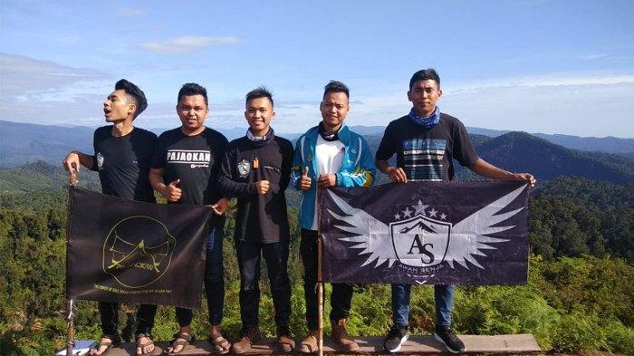 Komunitas Awan Senja Adventure saat di Puncak Kabur Kabupaten Rokan Hulu