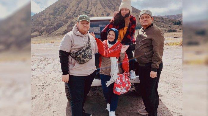 Eliana Amaran bersama Suami dan anak