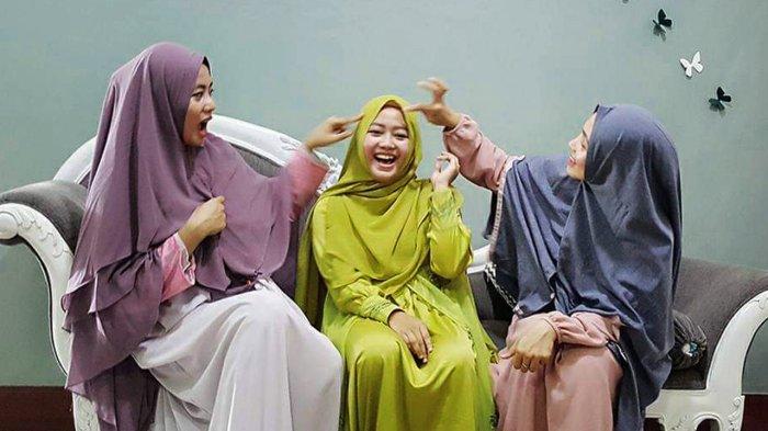 Lidia Sari bersama Kakak dan Adiknya