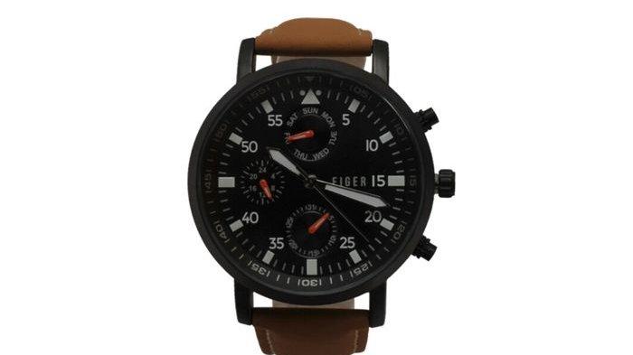 Jam tangan brand lokal warna hitam Eiger.