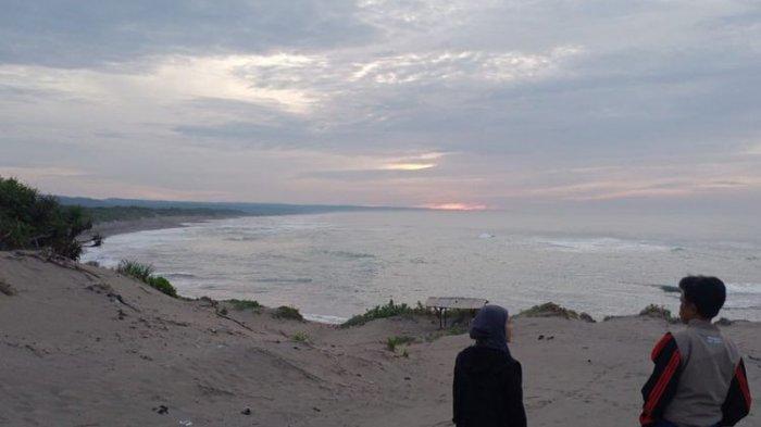 Area Gumuk Pasir Tungtung Karang yang berada dalam kawasan wisata Pantai Sayang Heulang di Desa Mancagahar, Kecamatan Pameungpeuk, Kabupaten Garut.
