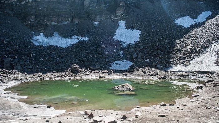 Danau Roopkund
