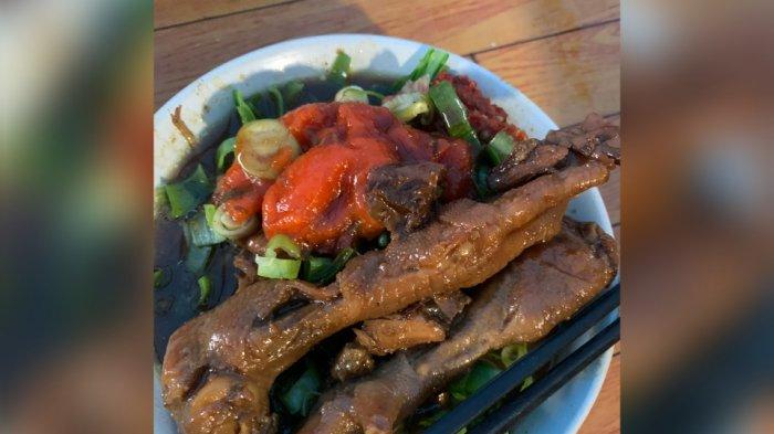 Semangkuk mie ayam pocong Solo