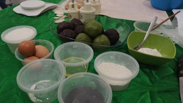 Bahan untuk membuat kue bulan atau moon cake.