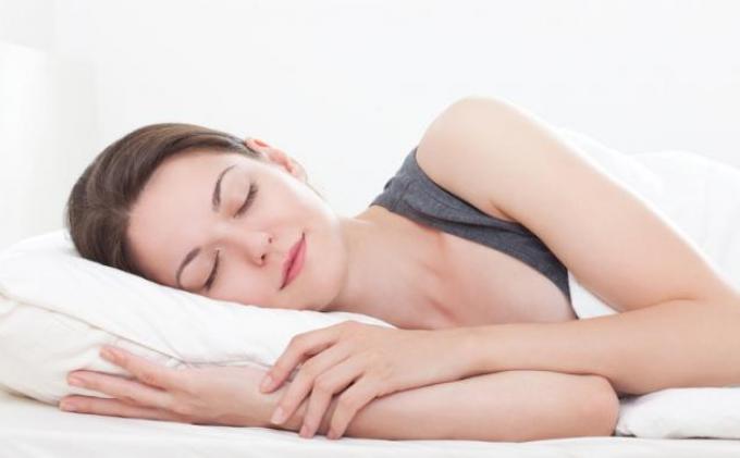 Wanita tidur.