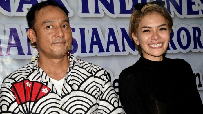 Nikita Mirzani dan Dipo Latief di kantor Komisi Nasional Perlindungan Anak, Jalan TB Simatupang, Jakarta Selatan, Kamis (31/5/2018).