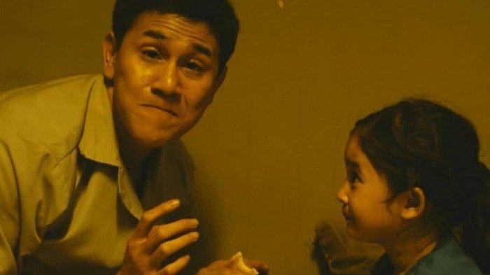 Bintang film Graciella Abigail masih berusia 6 tahun ketika syuting film Miracle in Cell No 7 versi Indonesia medio 2019. Akting Graciella Abigail begitu ciamik saat memainkan peran Ika Kartika Rojak hingga bermain bersama Vino Bastian, yang memainkan peran Dodo Rojak, ayahnya. Film Miracle in Cell No 7 tayang di bioskop Indonesia, Kamis (8/9/2022).