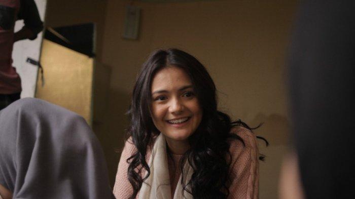 Amanda Rawles saat syuting film Ranah 3 Warna.