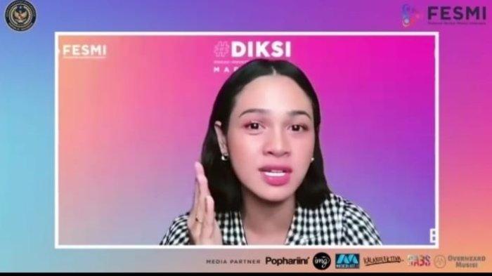 Andien saat berbincang bersama Federasi Serikat Musisi Indonesia dalam Diskusi Industri Musik dan Musisi (DIKSI) episode ke-7, Jumat (19/11/2021).
