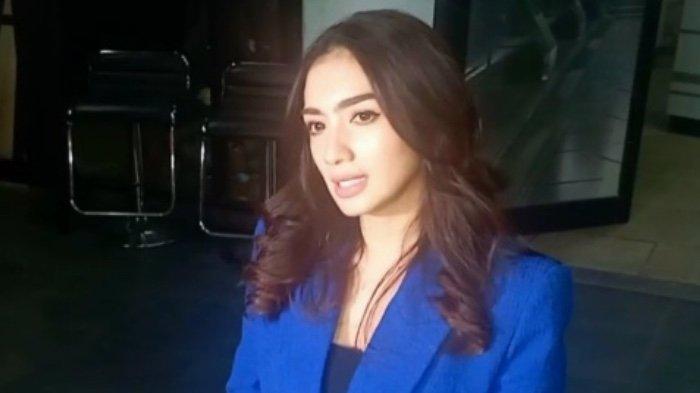 Presenter dan pemain sinetron Angel Karamoy di Studio PO TransTV, Mampang Prapatan, Jakarta Selatan, Kamis (17/11/2022).