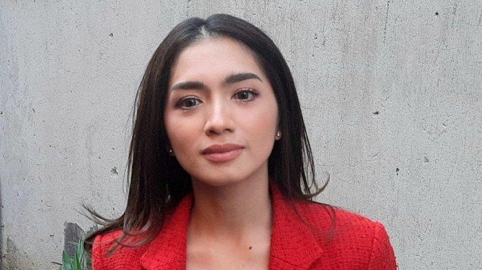 Pemain sinetron Angel Karamoy saat ditemui di kawasan Mampang Prapatan, Jakarta Selatan, Jumat (1/7/2022).
