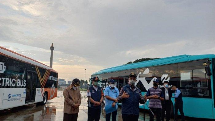 Gubernur DKI Jakarta Anies Baswedan menghadiri acara Inagurasi dan Press Conference Layanan Bus Listrik Transjakarta di Plaza Selatan Monumen Nasional (Monas), Gambir, Jakarta Pusat, Selasa (8/3/2022).