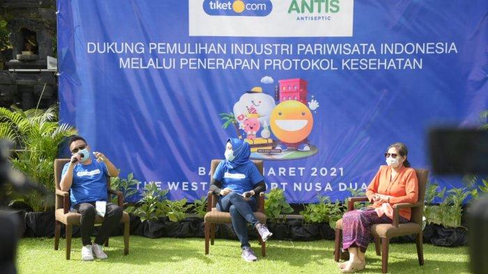 Antis Hand Sanitizer mendukung program pemerintah, yaitu penerapan CHSE (Cleanliness, Health, Safety and Environment) dengan menggandeng tiket.com untuk menyediakan paket Antis sanitizing kit yang terdiri dari Antis hand sanitizer, masker dan tisu basah.