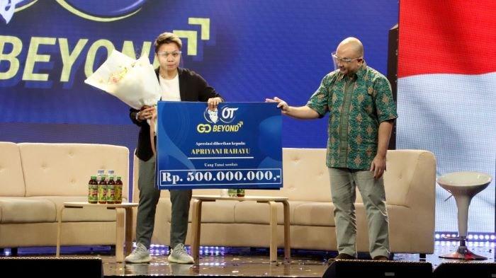 OT Group memberi dana pembinaan dan produk Teh Gelas dan Crystalline ke Apriyani Rahayu, Greysia Polii dan Eko Yuli Irawan, pelatih dan PBSI senilai total Rp 1,3 miliar. Pemberian penghargaan OT Group diserahkan ke para atlet di acara Prost Club TV 'Asli Indonesia Hebat' yang disiarkan secara daring di kanal YouTube, Jumat (27/8/2021).