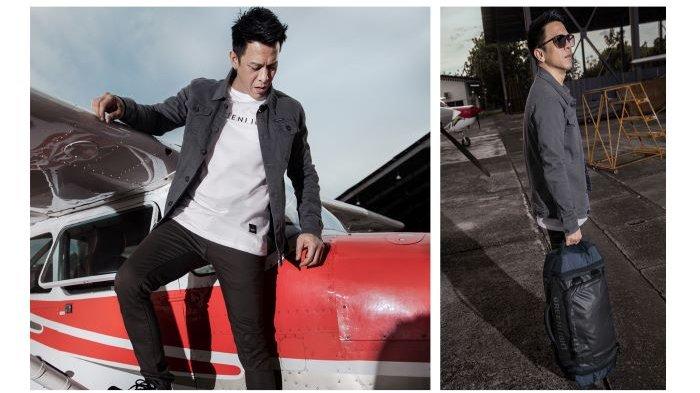 Ariel Noah terlihat lebih berkarisma dengan jaket denim dari Greenlight.